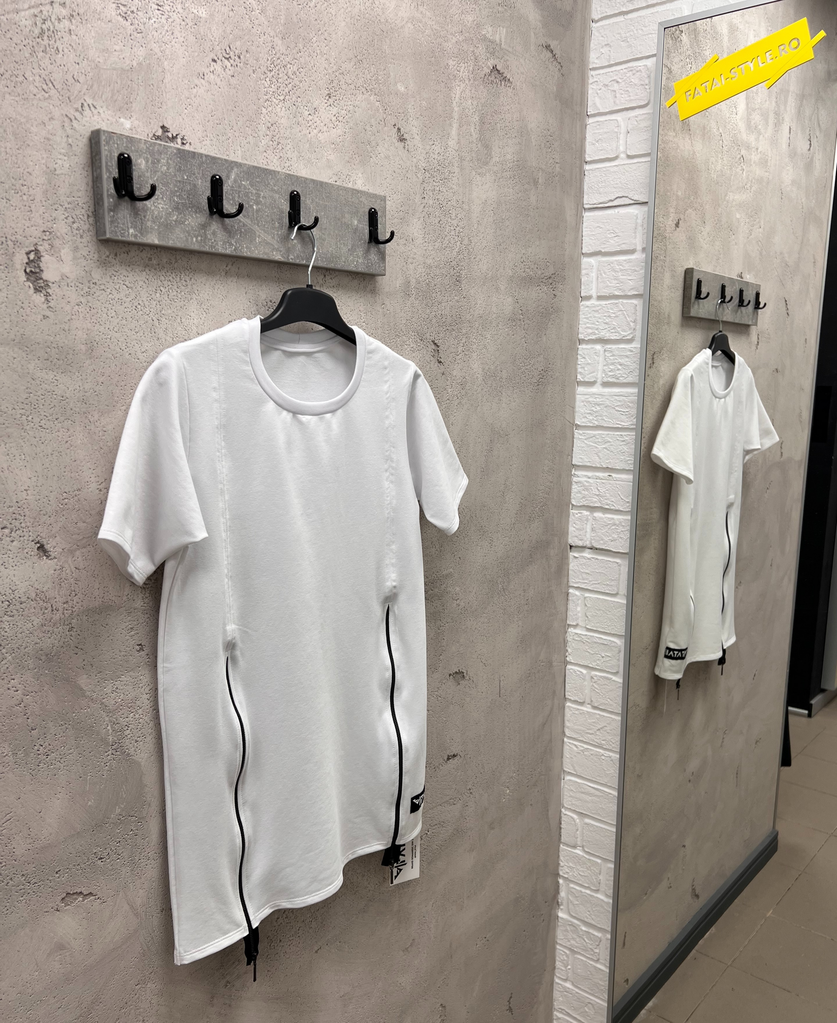 Tricou alb cu fermoare