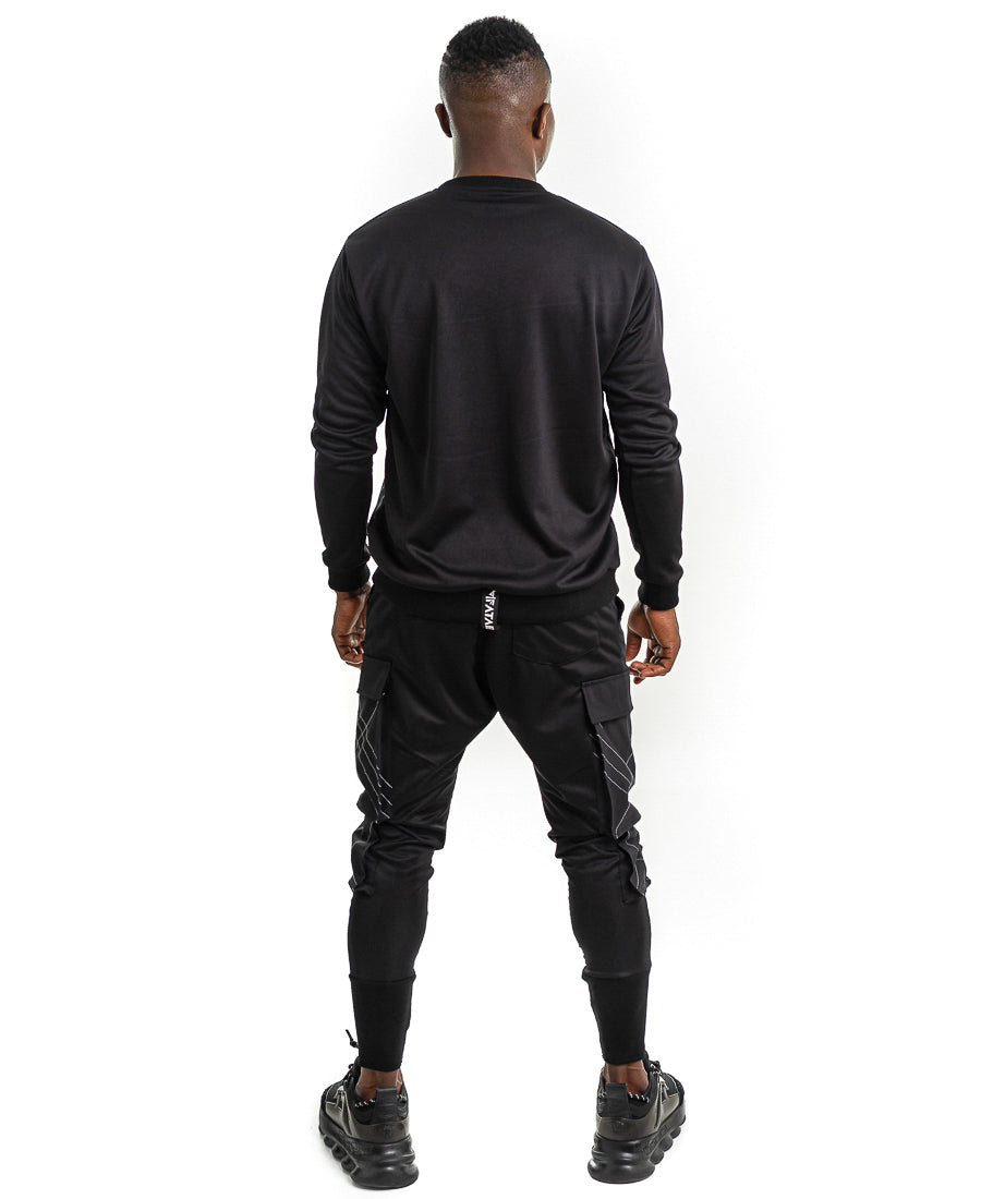 Compleu negru cu design din cusaturi albe