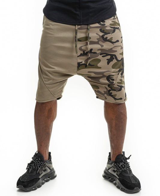 Pantaloni scurti verde si camo