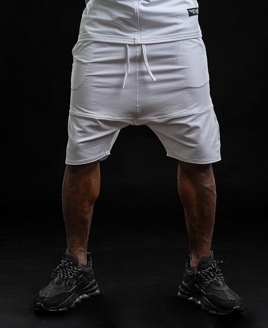 Pantaloni scurti albi cu o cusatura la jumatate